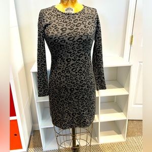 Banana republic grey leopard print long sleeve O Petite knit dress